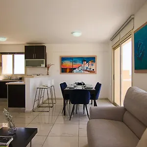 דירה Seaside Luxury Flat, פריווליה